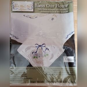 Tobin Home Crafts Napkin Set with Floral Design